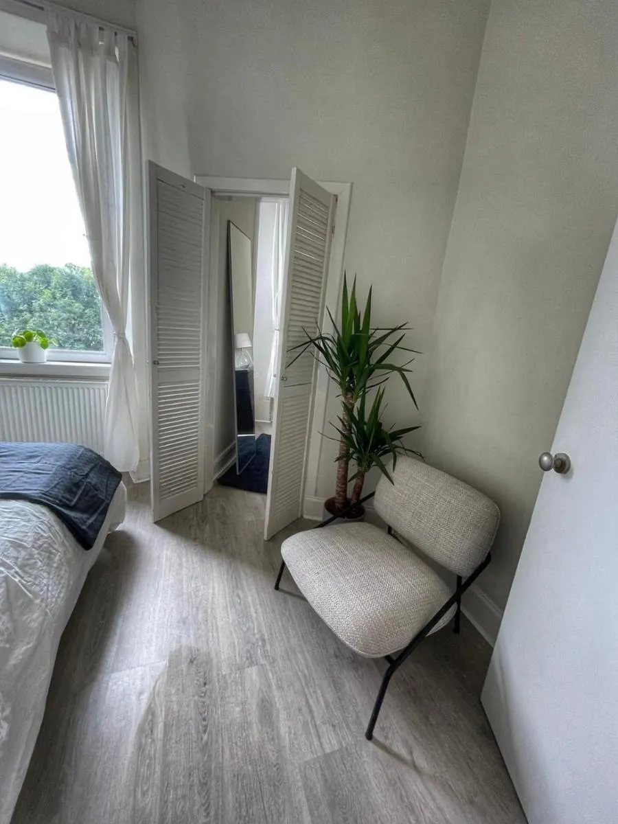Image 2 of 1 Bed Apartment (sleeps 4) on Leith Walk
