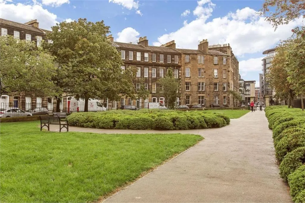 Image of 1 Bedrooms Flat in Central Edinburgh Haymarket, Heart of Edinburgh Flat Sleeps 4 ,