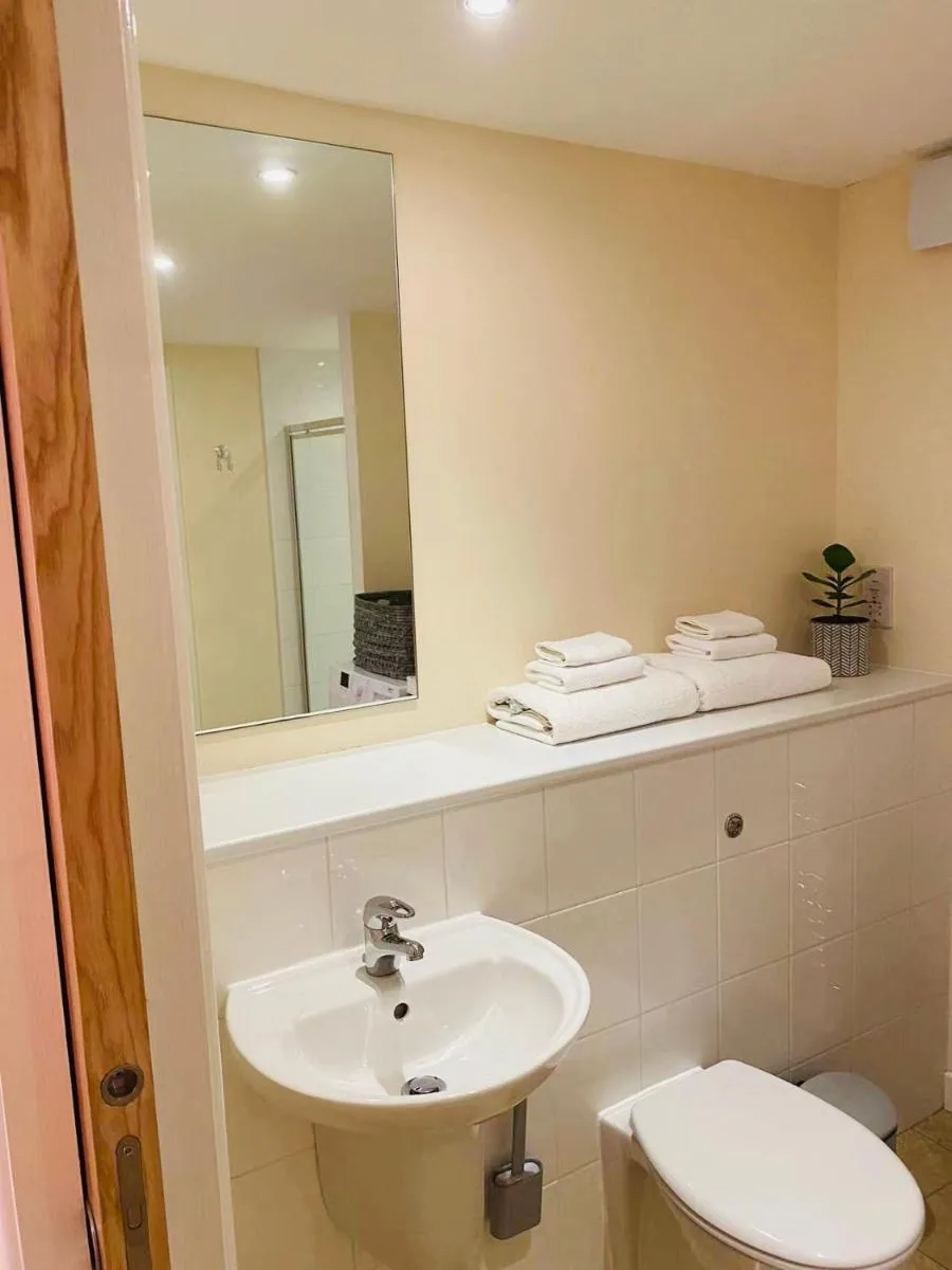 Image 6 of 2 Bed 2 bath with Private Parking