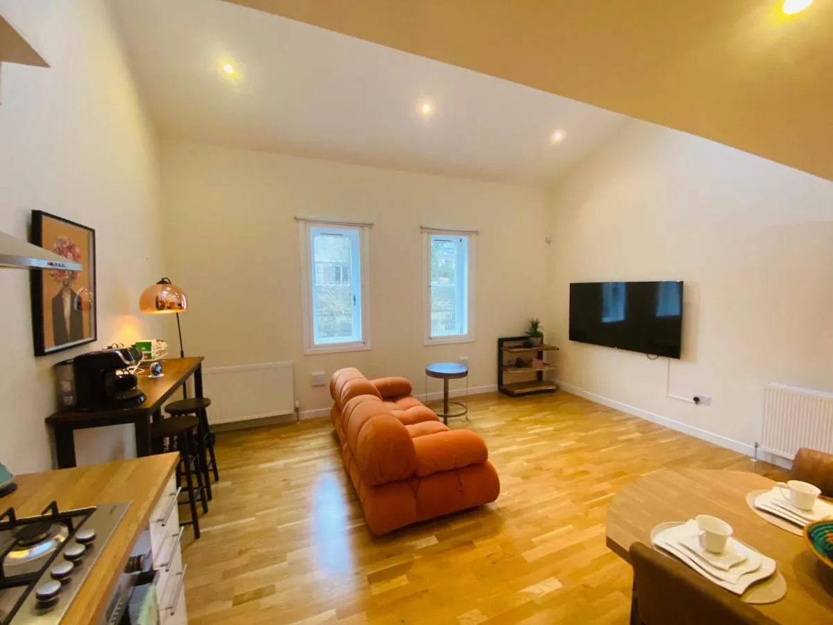 Image 4 of 2 Bed 2 bath with Private Parking
