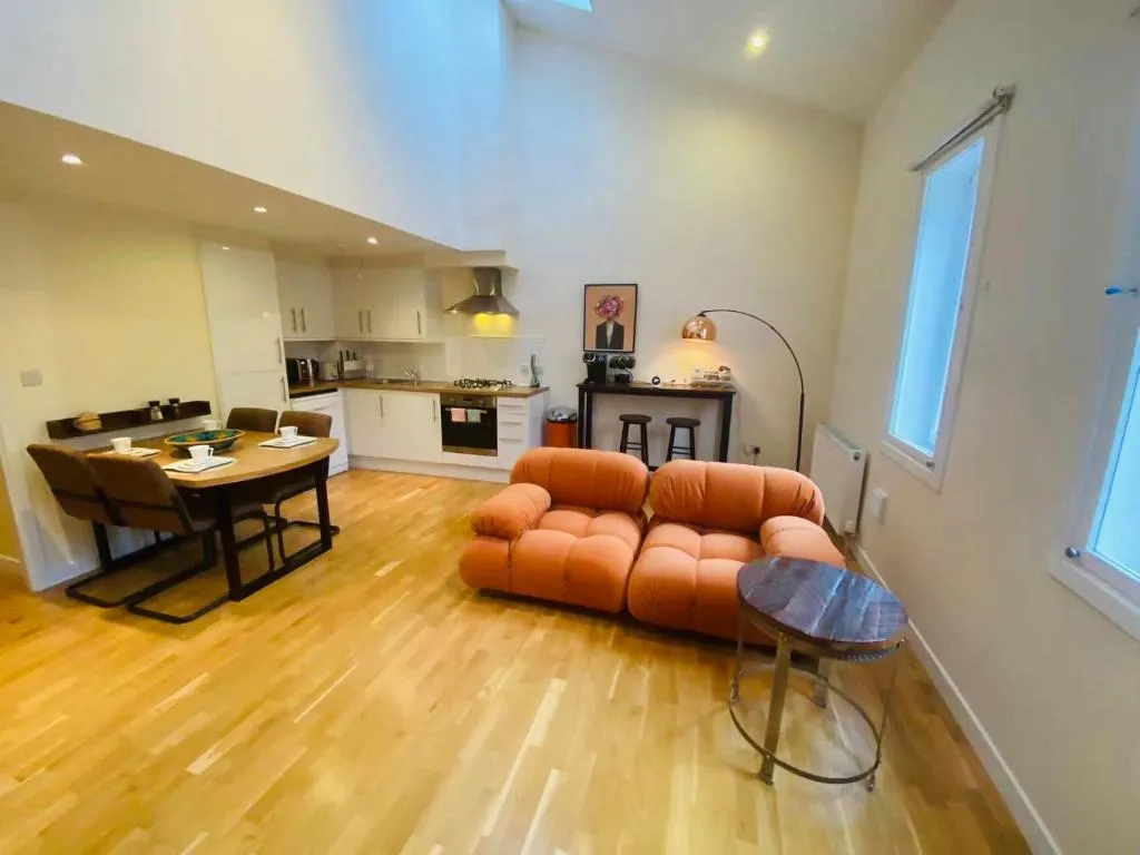 Image of 2 Bed 2 bath with Private Parking