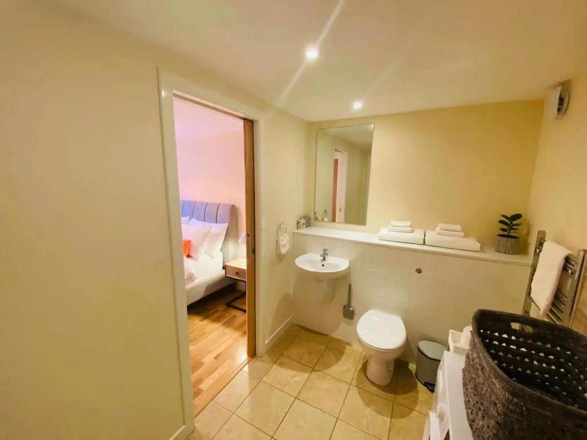 Image 2 of 2 Bed 2 bath with Private Parking