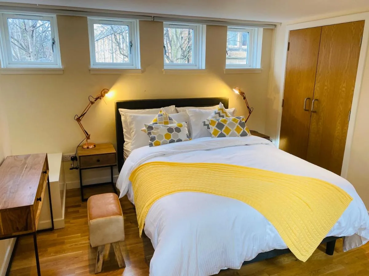 Image 5 of 2 Bed 2 bath with Private Parking