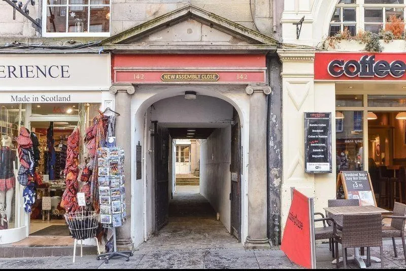 Image 4 of 4 New Assembly Close – Royal Mile