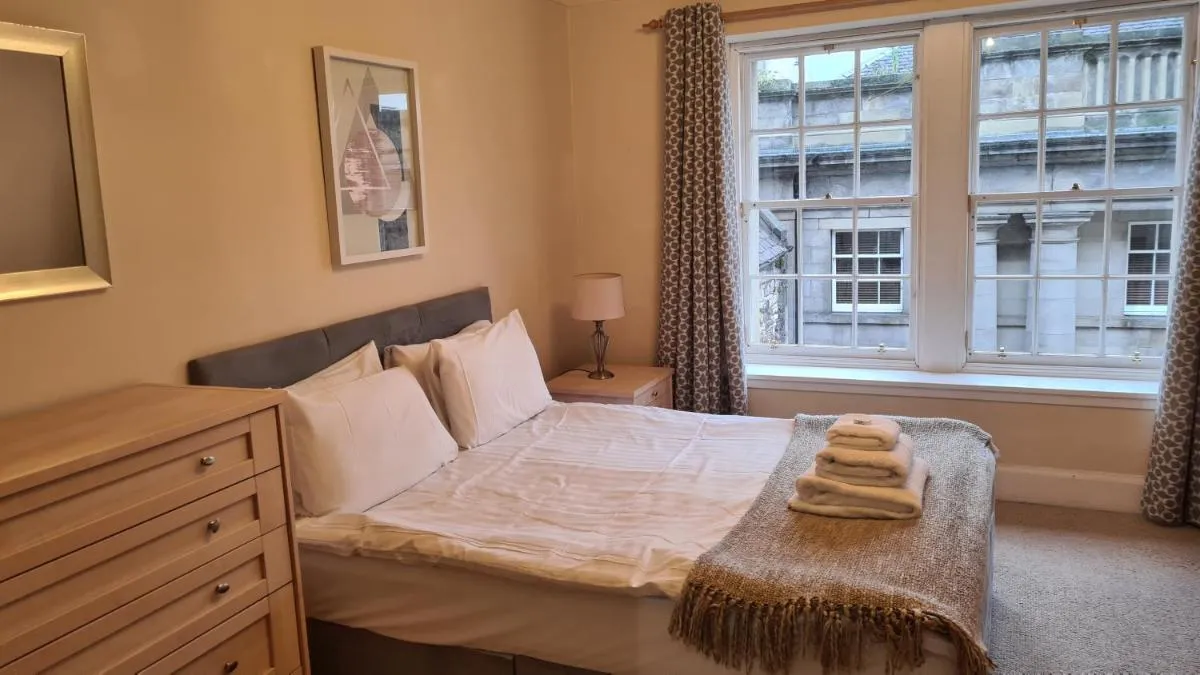 Image 1 of 4 New Assembly Close – Royal Mile