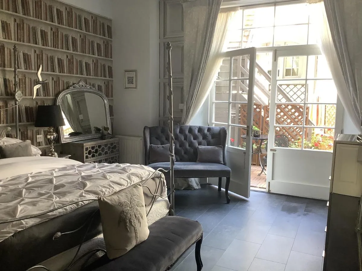 Image 6 of A Room in the City – West