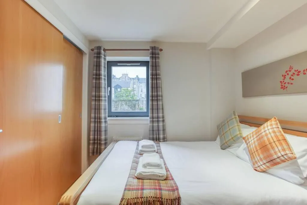 Image 4 of *Amazing Location!*In heart of the City. 2BR & Cot