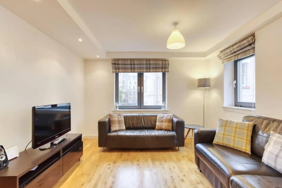 Image 3 of *Amazing Location!*In heart of the City. 2BR & Cot
