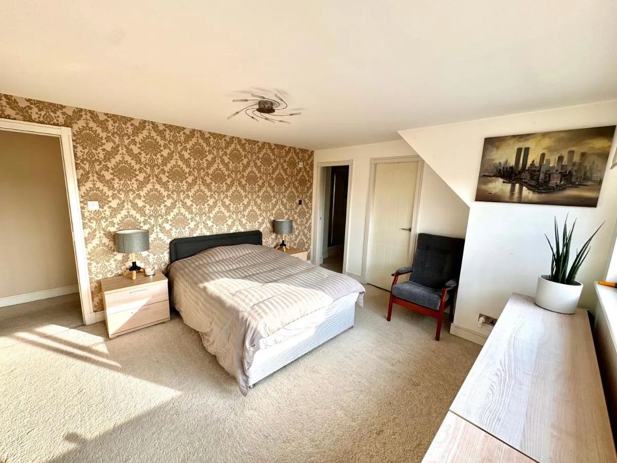 Image 6 of Appins Penthouse Edinburgh Luxury Apartment – Fast Wifi & Free Parking