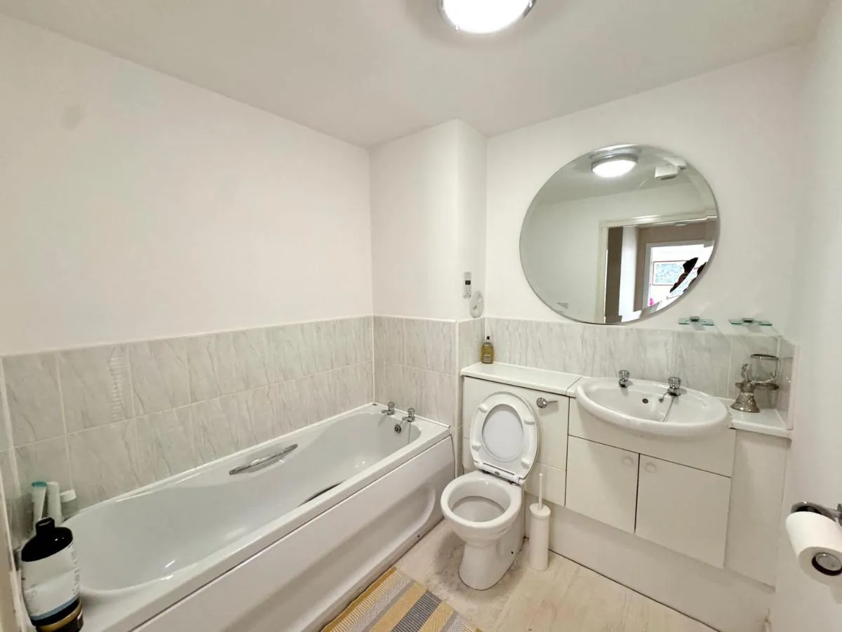Image 2 of Appins Penthouse Edinburgh Luxury Apartment – Fast Wifi & Free Parking