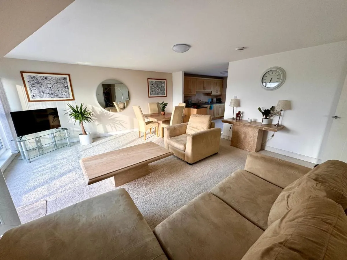 Image 4 of Appins Penthouse Edinburgh Luxury Apartment – Fast Wifi & Free Parking