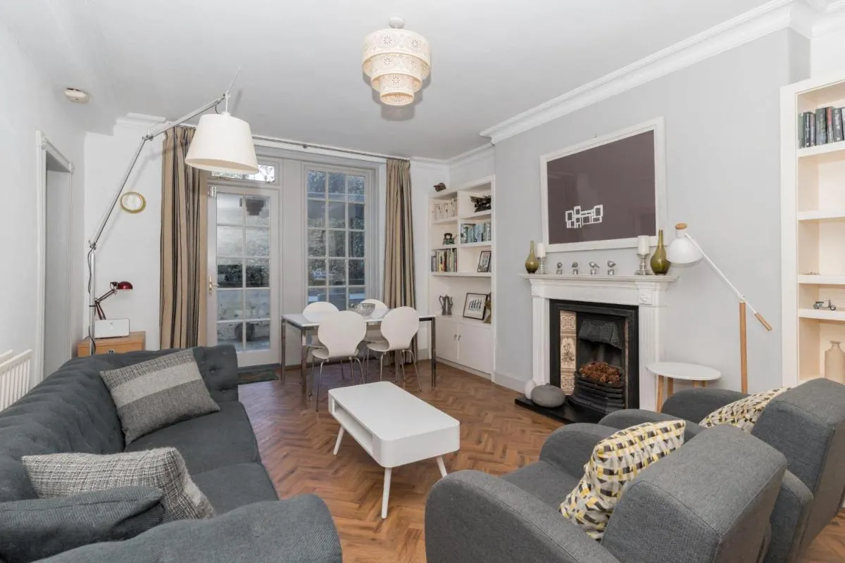 Image 1 of Beautiful & Bright 2BD Flat – Haymarket