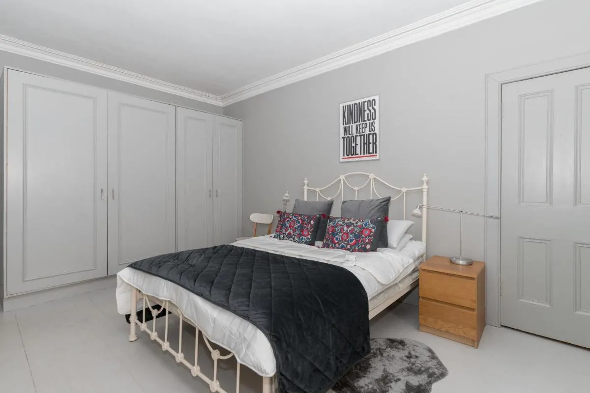 Image 6 of Beautiful & Bright 2BD Flat – Haymarket