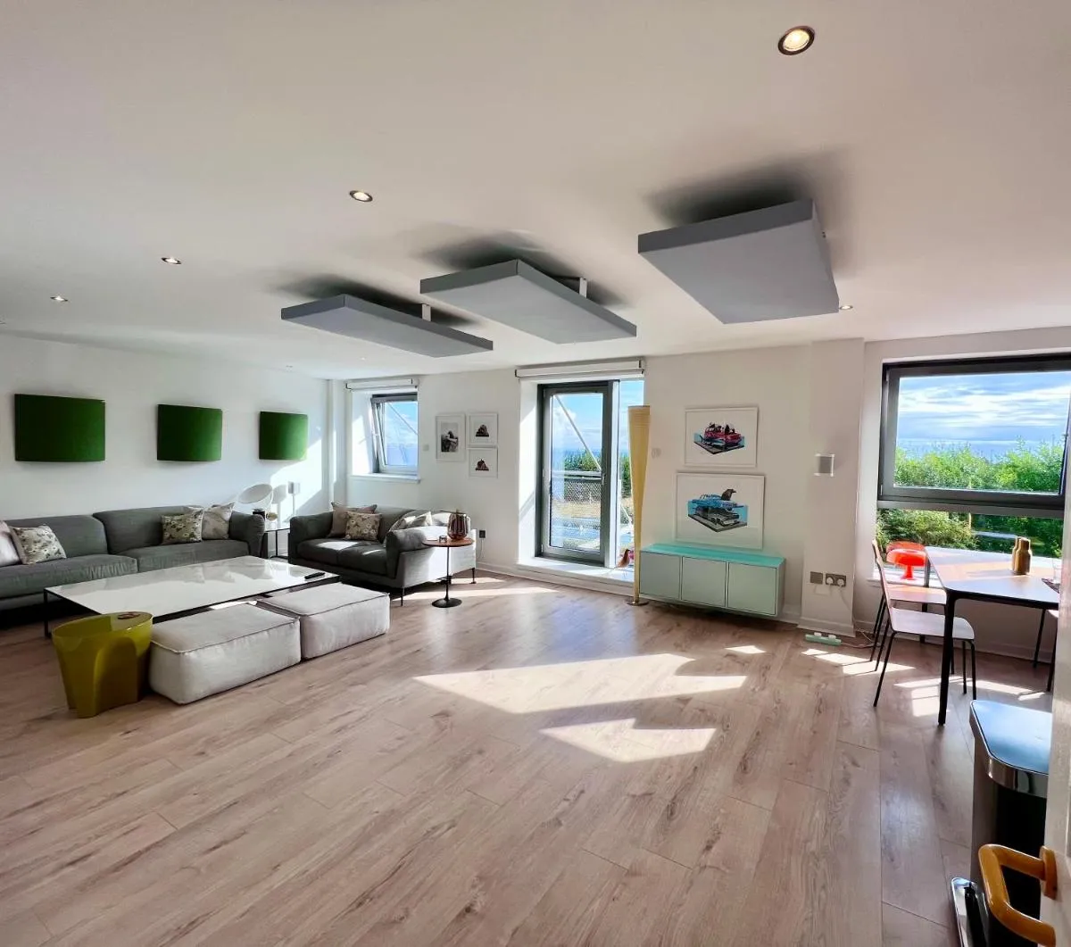 Image 2 of Beautiful modern sea-side apartment in the city