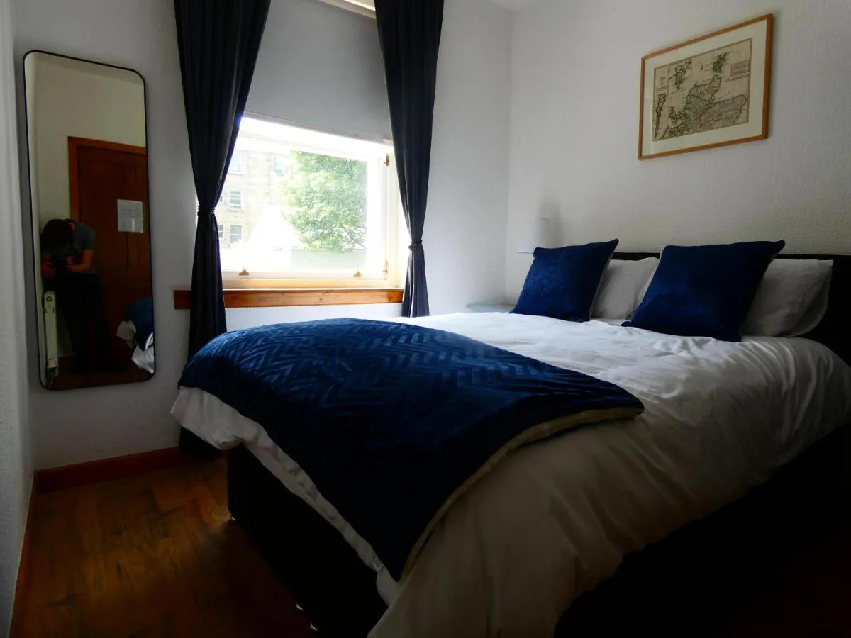 Image 4 of Central 2-bed flat in Edinburgh