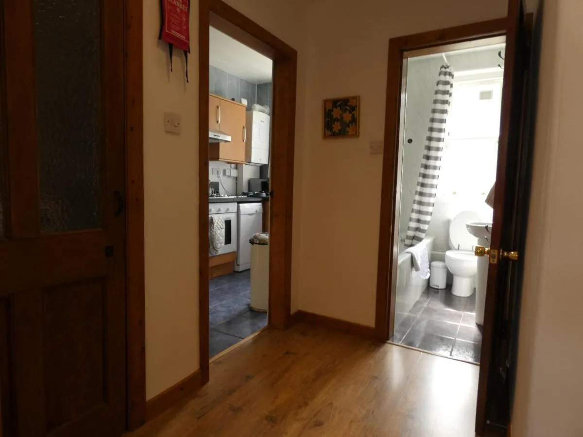 Image 2 of Central 2-bed flat in Edinburgh