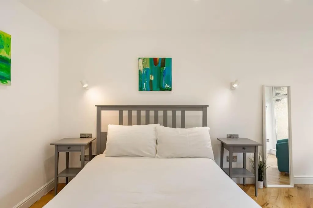 Image 1 of Central, Bright 2 Bed Flat – Pool & Sauna