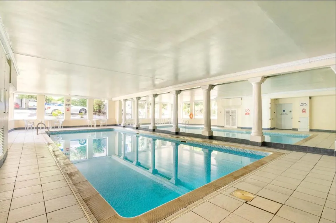 Image 3 of Central Bright 3 Bed Flat with Pool & Parking