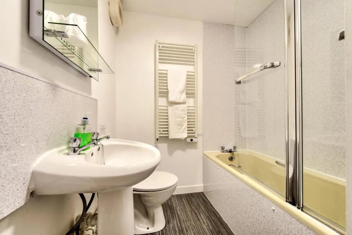 Image 2 of Charming 1 Bed Apartment with Castle View