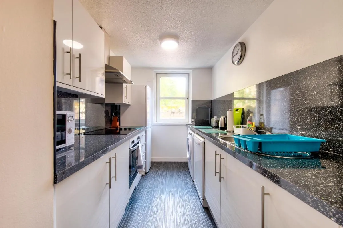 Image 3 of Charming 1 Bed Apartment with Castle View