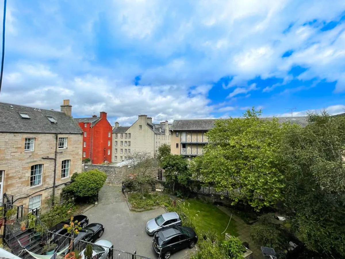 Image 5 of Charming 3 Bed Apartment in Old Town
