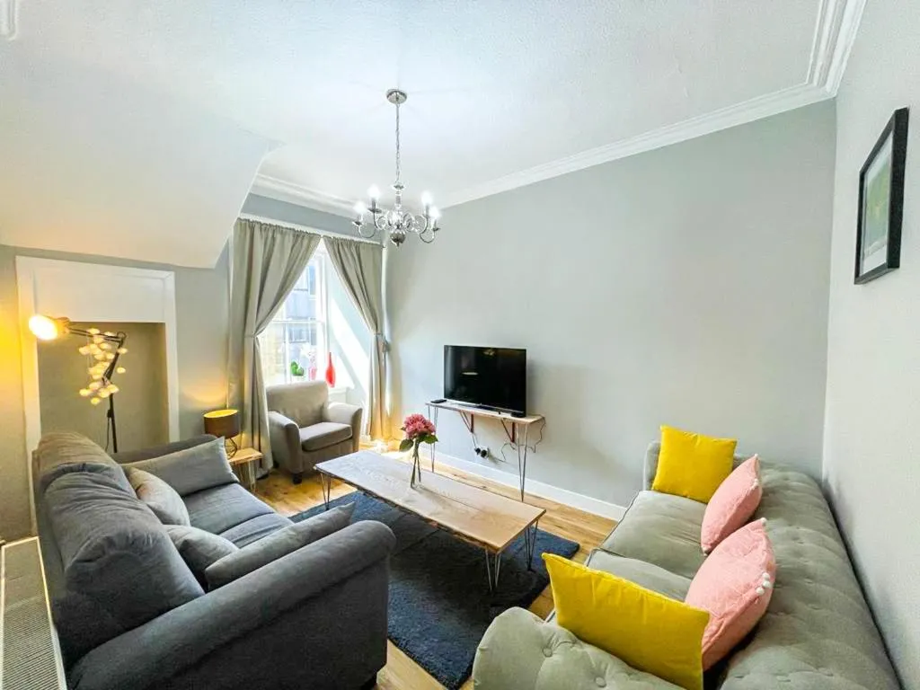 Image of Charming 3 Bed Apartment in Old Town