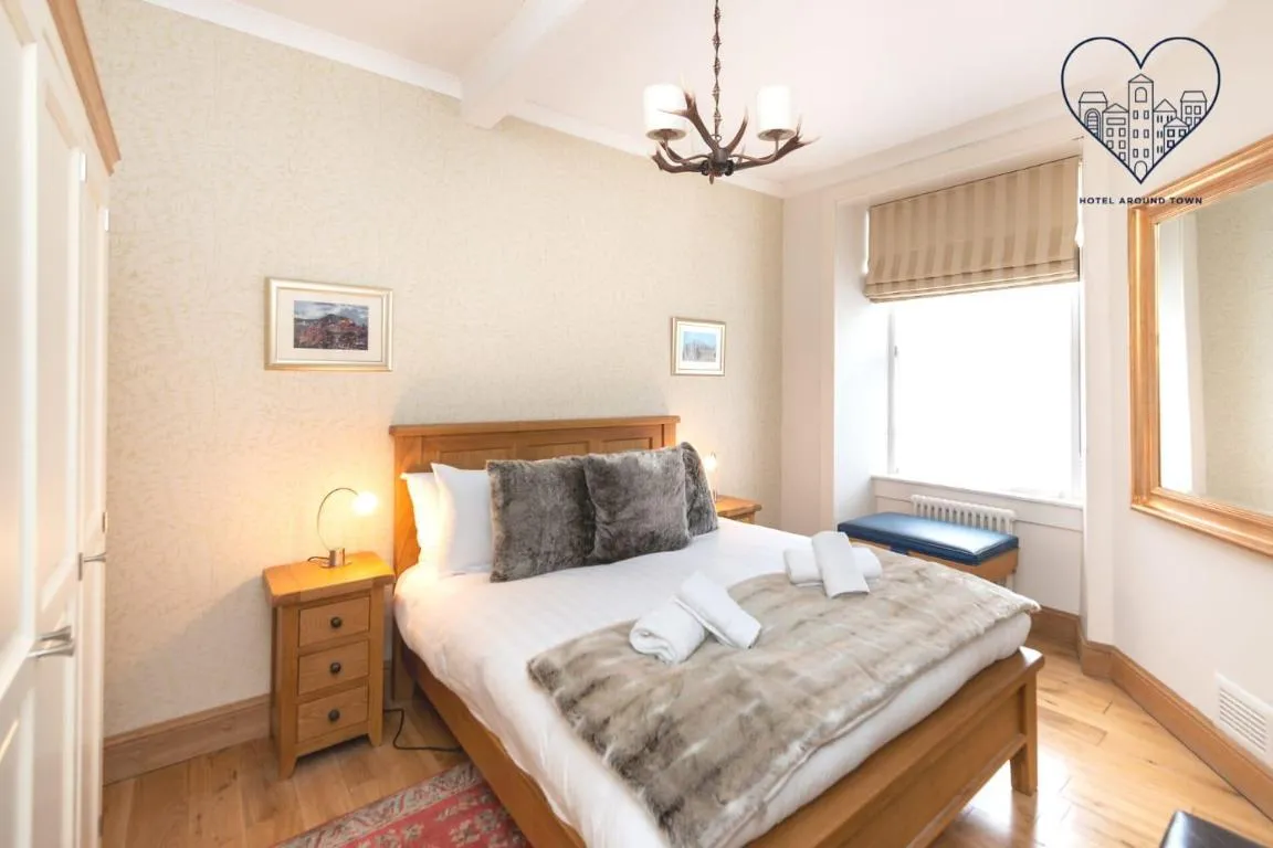 Image of Charming Grassmarket 1 Bed Castle pad