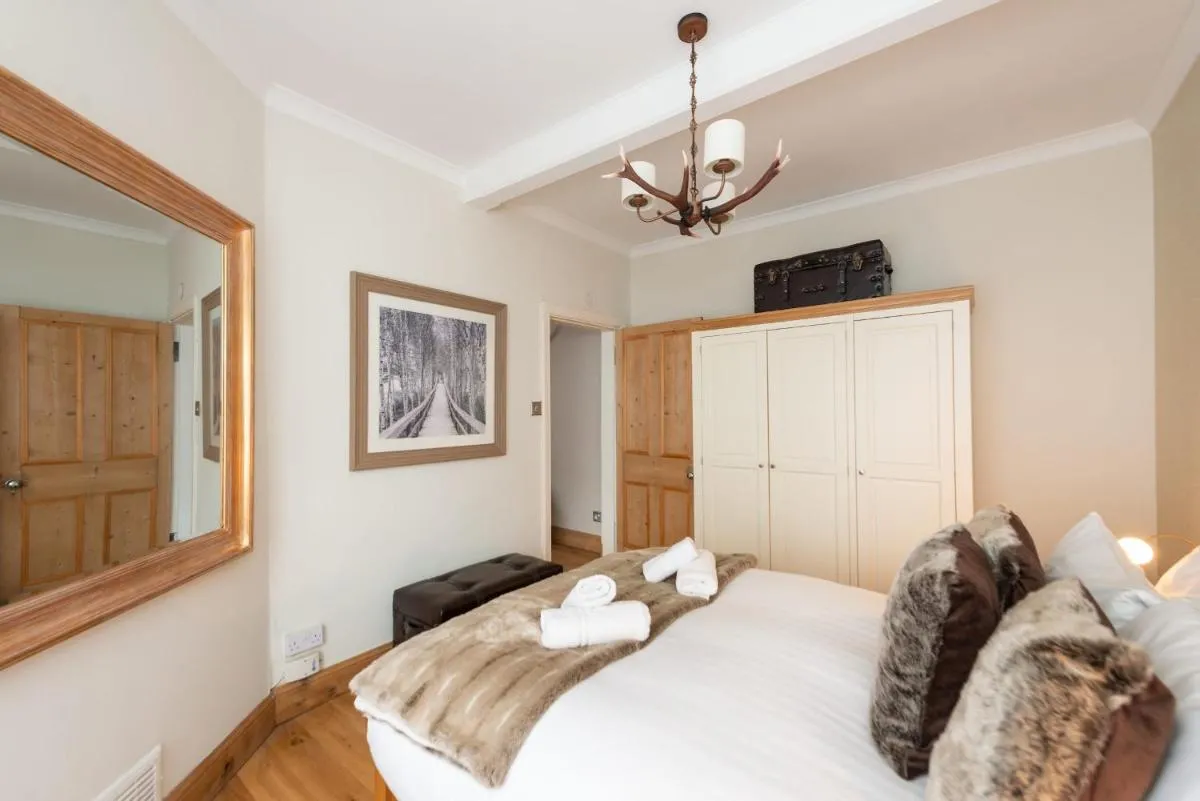 Image 1 of Charming Grassmarket 1 Bed Castle pad