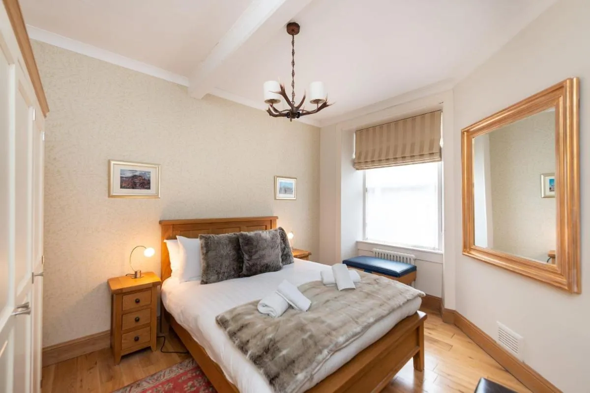 Image 6 of Charming Grassmarket 1 Bed Castle pad