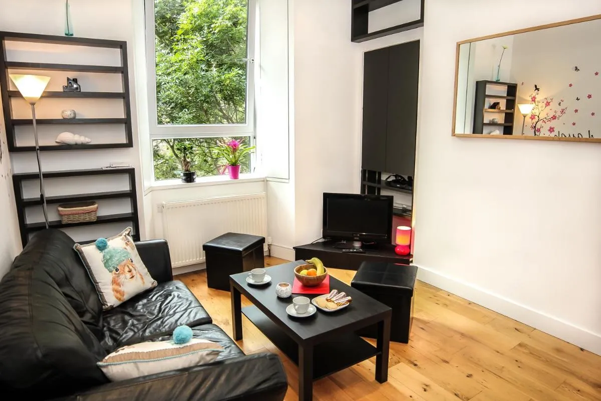 Image 1 of Chic & bright flat near Holyrood Park