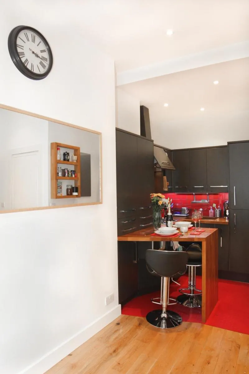 Image 3 of Chic & bright flat near Holyrood Park