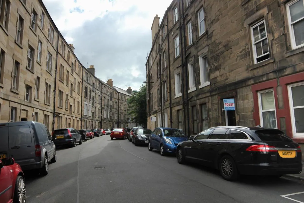 Image 2 of Chic & bright flat near Holyrood Park