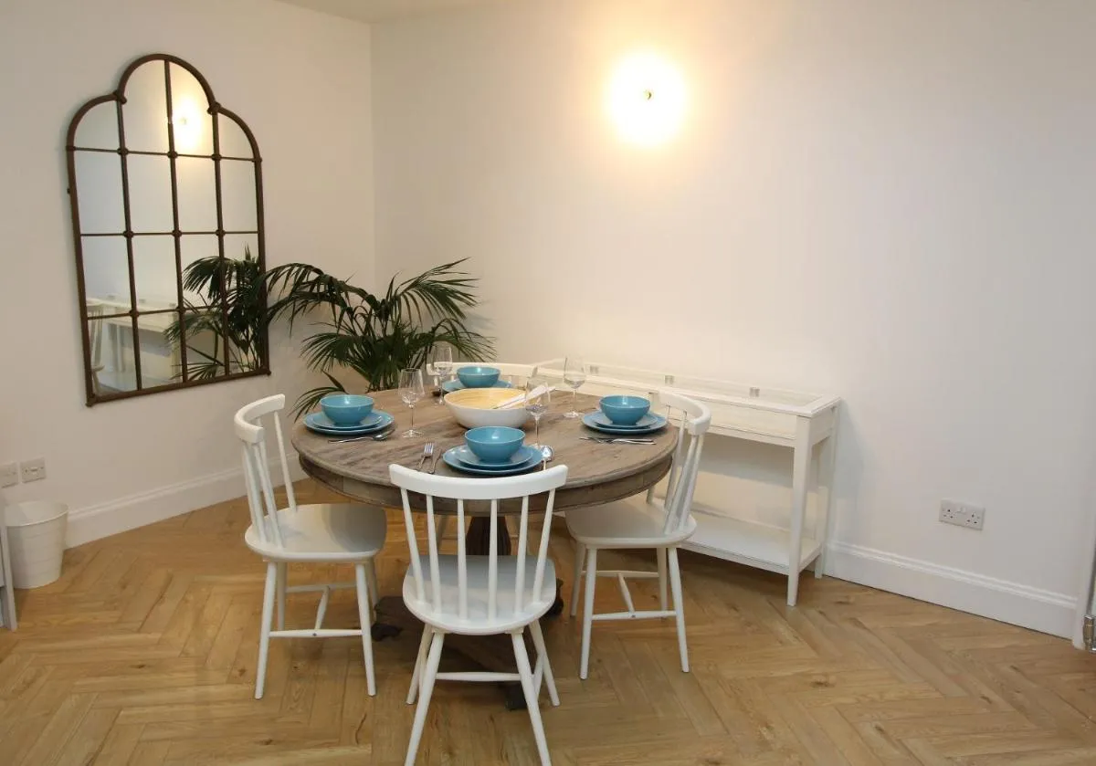 Image 3 of City Centre New Town 2 Bedroom Flat