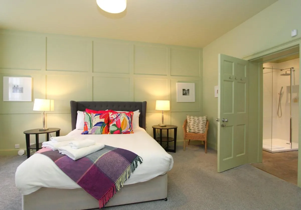 Image 1 of City Centre New Town 2 Bedroom Flat