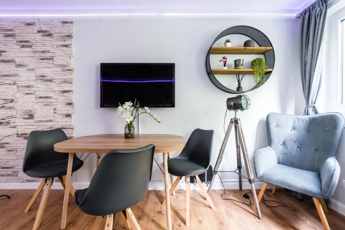 Image 4 of City Centre Stylish Apartment With Free Parking