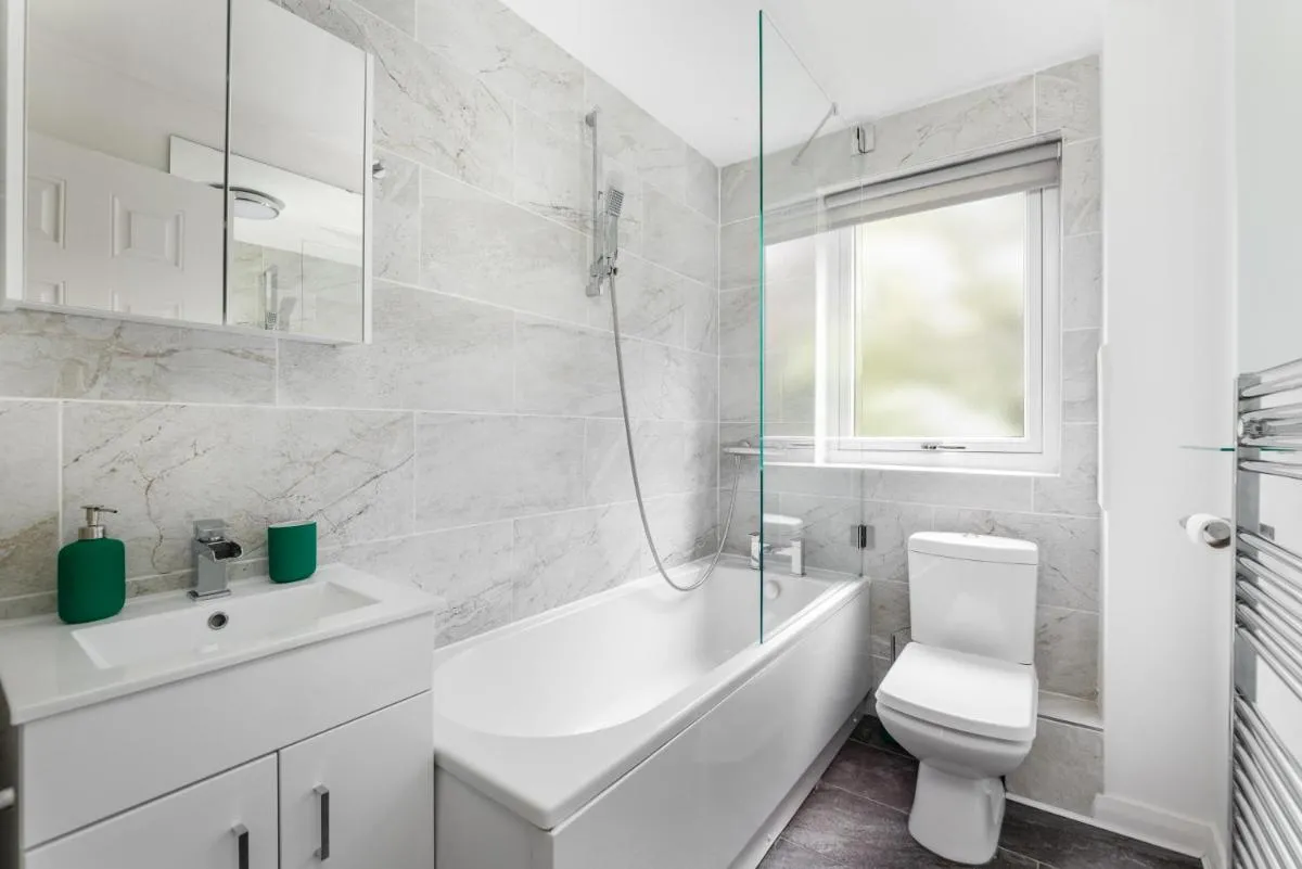 Image 6 of City Centre Stylish Apartment With Free Parking