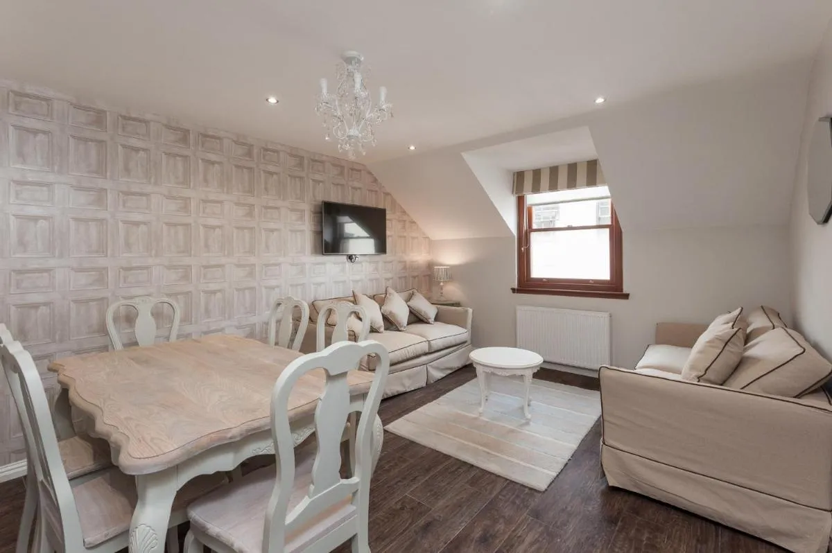 Image 4 of City Retreat Edinburgh ApartHotels