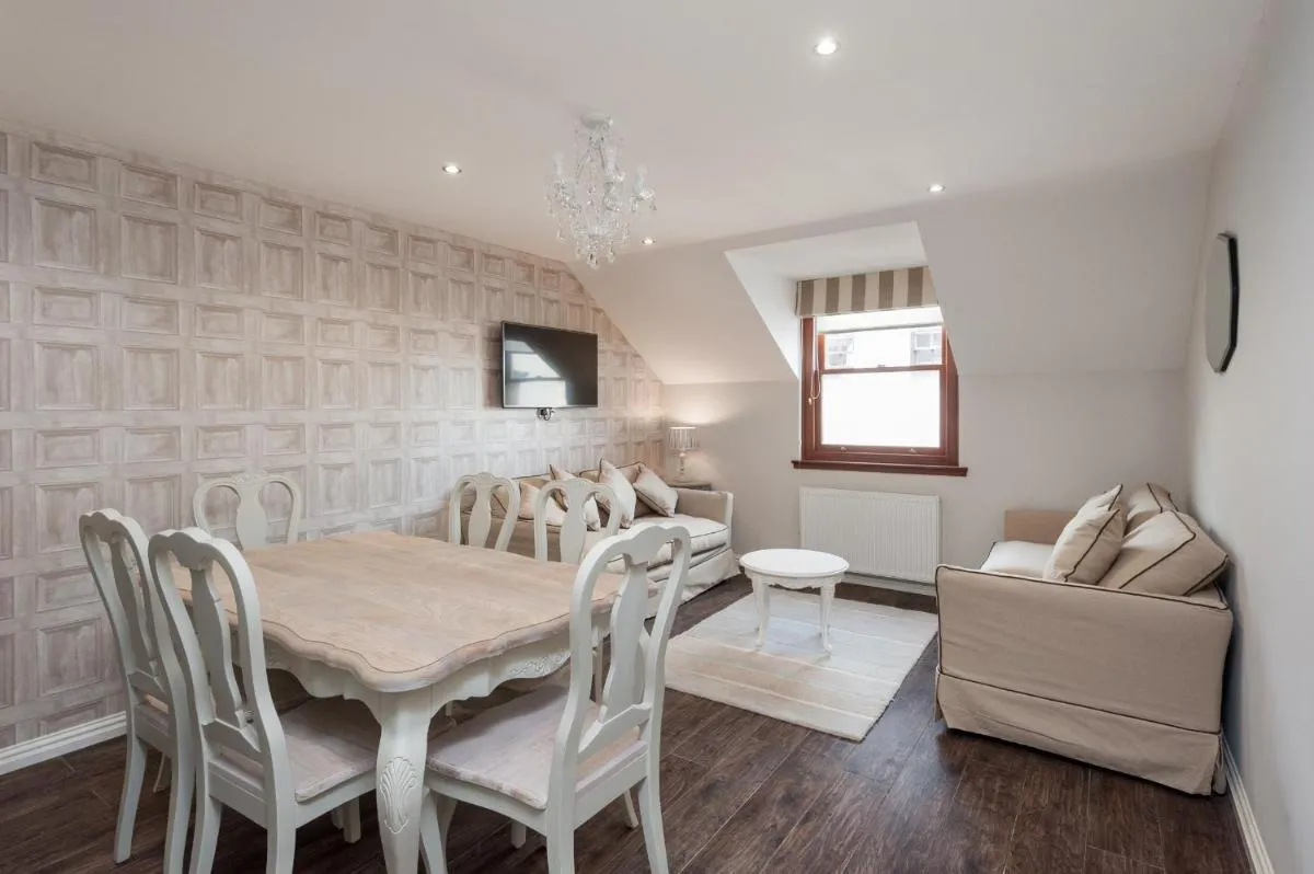 Image 3 of City Retreat Edinburgh ApartHotels