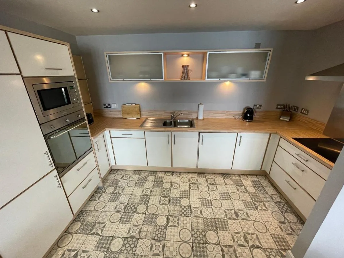 Image 2 of Corinthian Quay Apartment