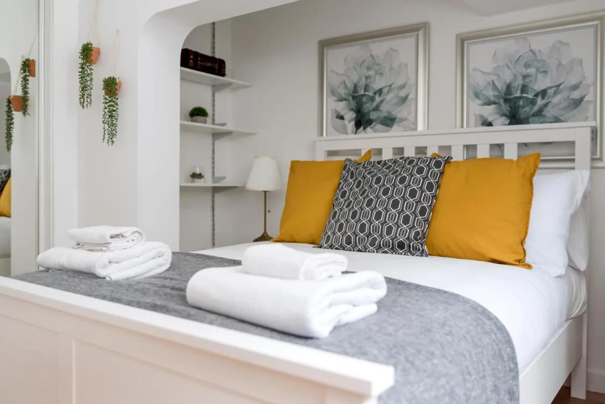 Image 1 of Cosy 1 Bedroom in the West End