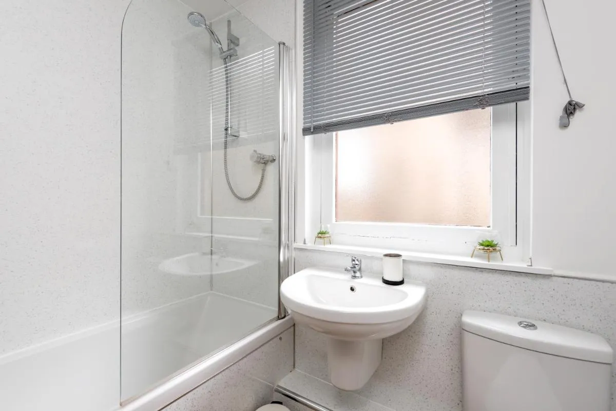 Image 2 of Cosy 1 Bedroom in the West End