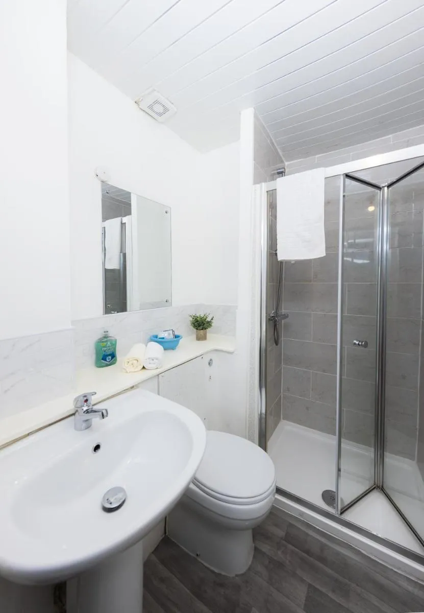 Image 3 of Cozy City Centre 2 Bedroom Apt by the Meadows! 5