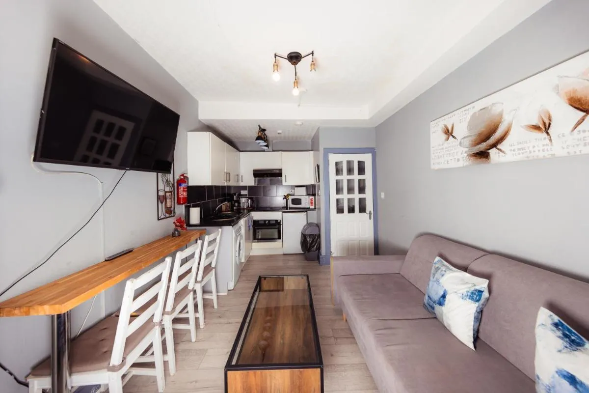 Image 2 of Cozy City Centre 2 Bedroom Apt by the Meadows! 5