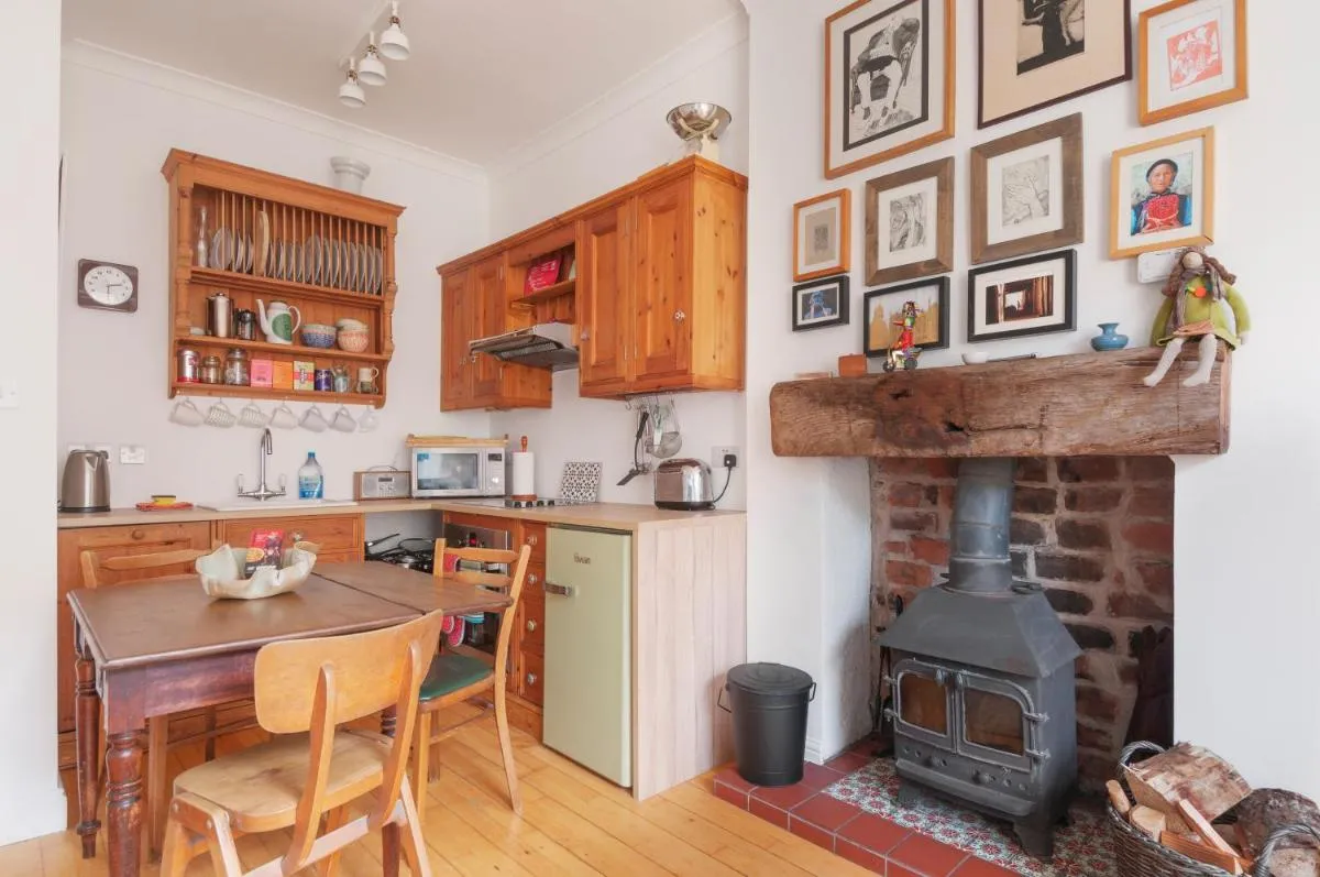 Image 3 of Cozy with Character Vibrant Cottage Style Flat at Leith Links Park