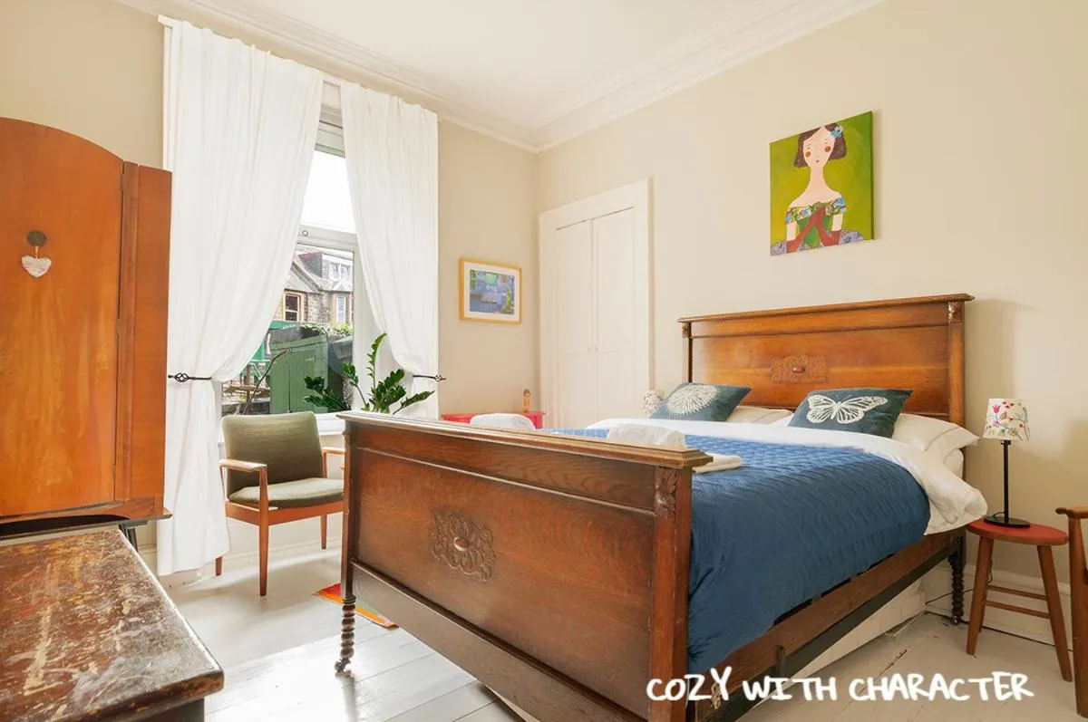 Image 1 of Cozy with Character Vibrant Cottage Style Flat at Leith Links Park