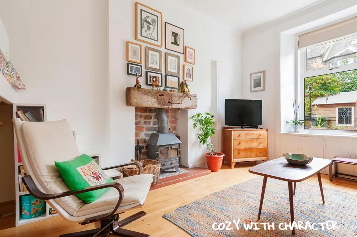 Image of Cozy with Character Vibrant Cottage Style Flat at Leith Links Park