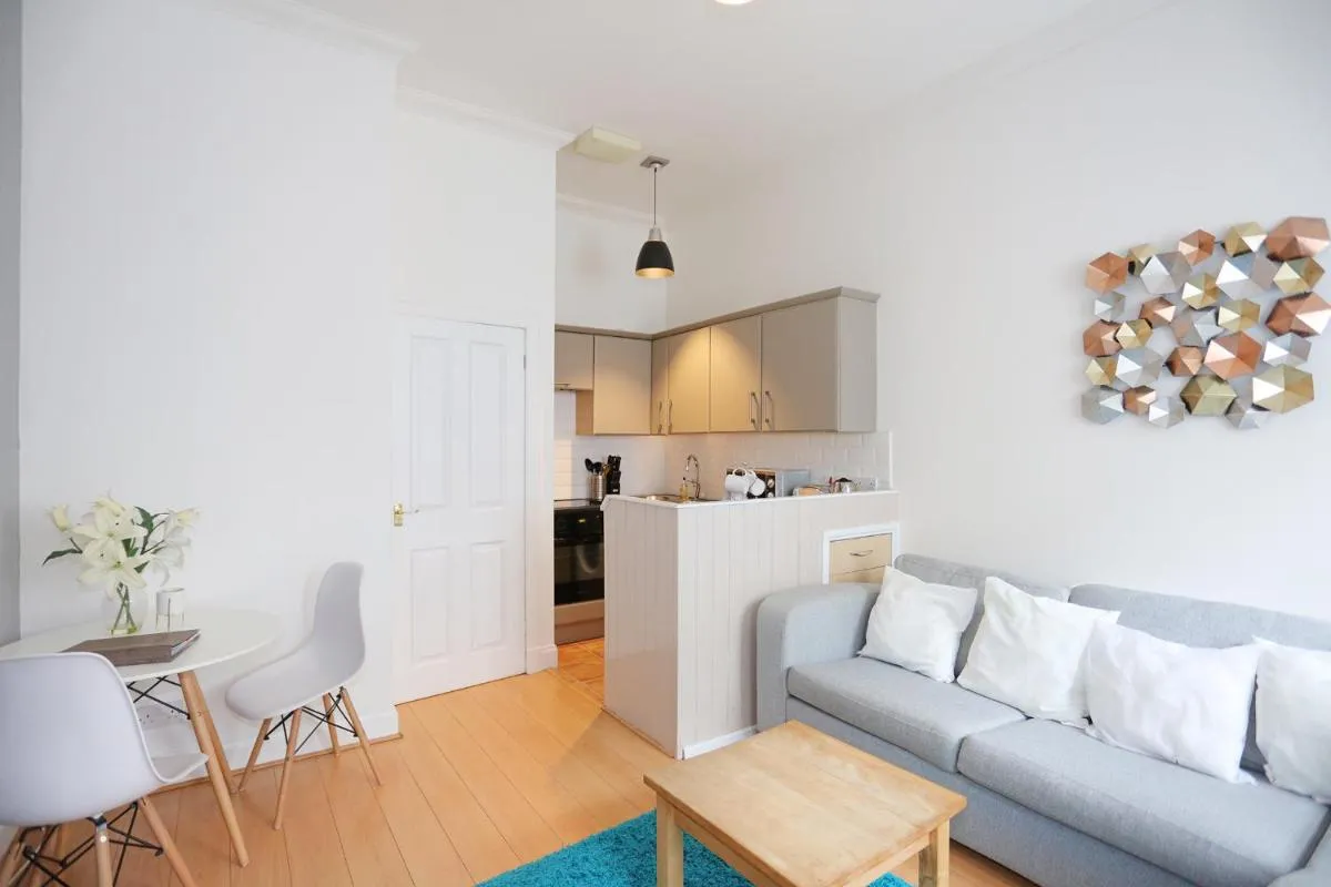 Image 3 of Dalmeny Street Apartment