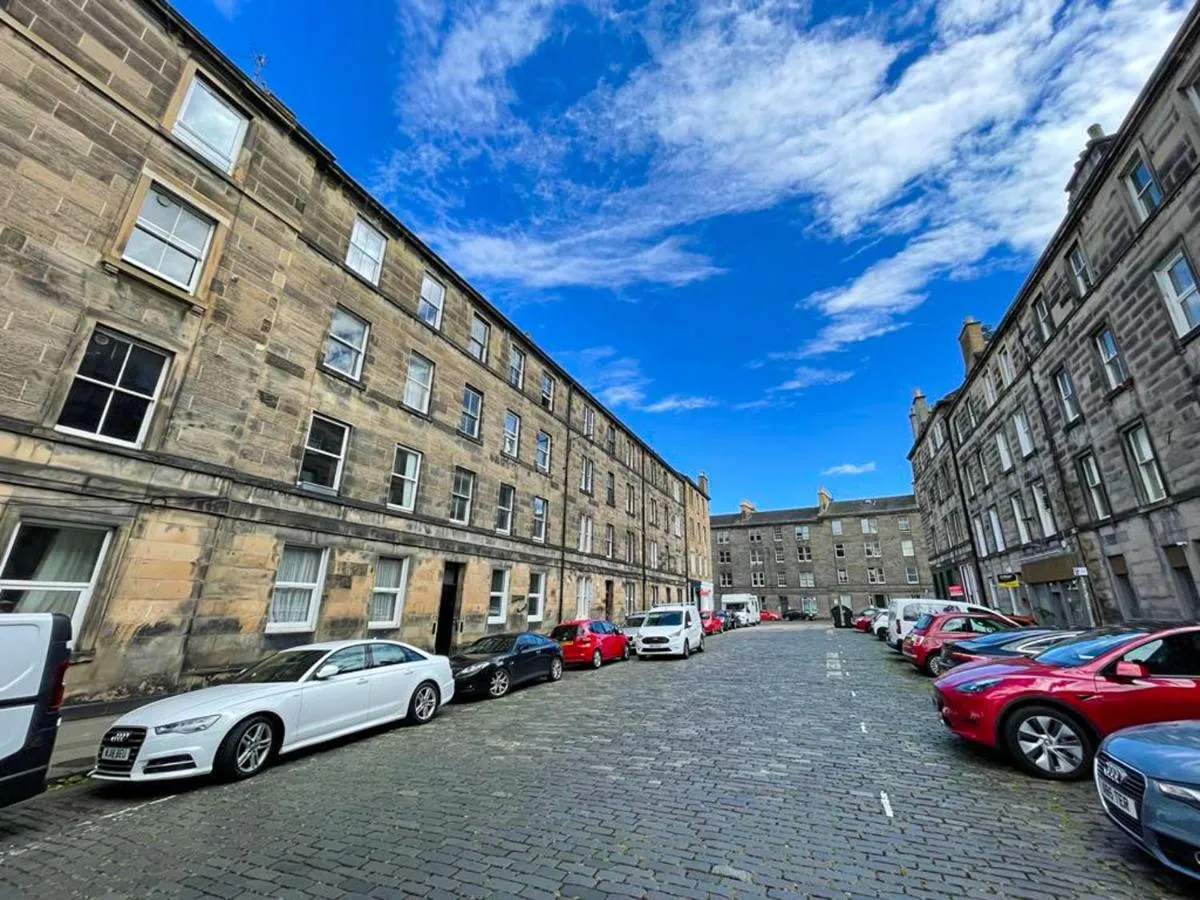 Image 5 of Desirable 2 Bed Apt Near Edinburgh Castle
