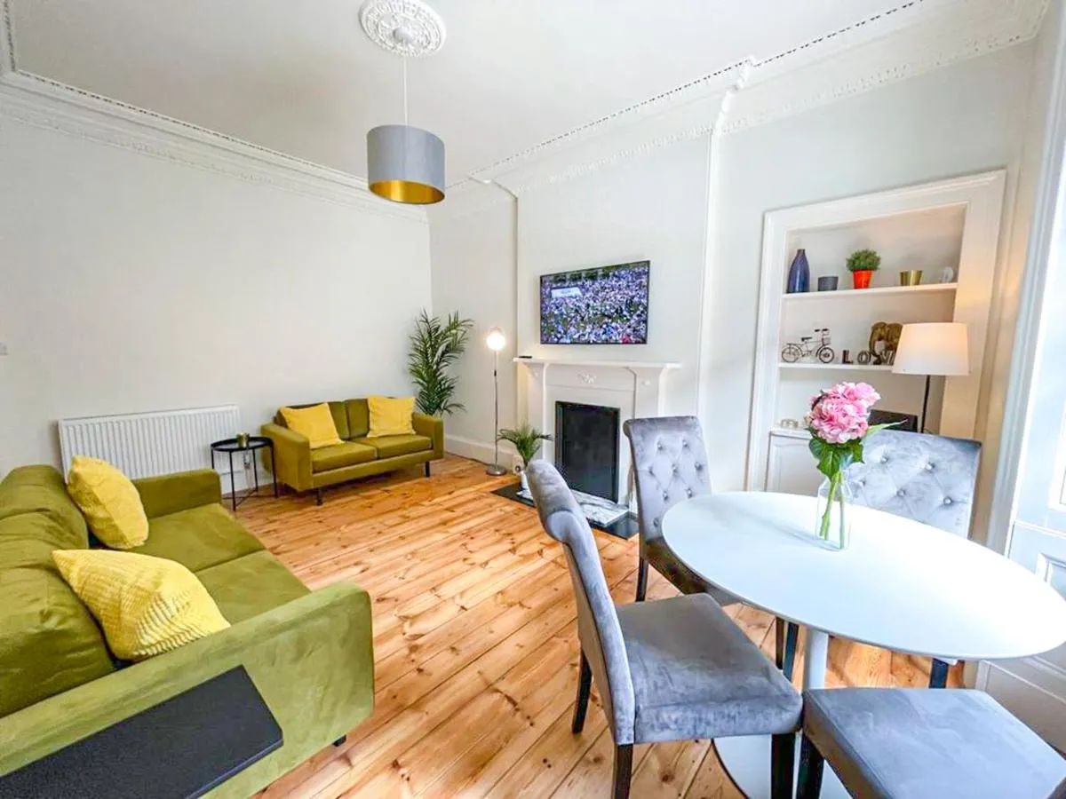 Image 3 of Desirable 2 Bed Apt Near Edinburgh Castle