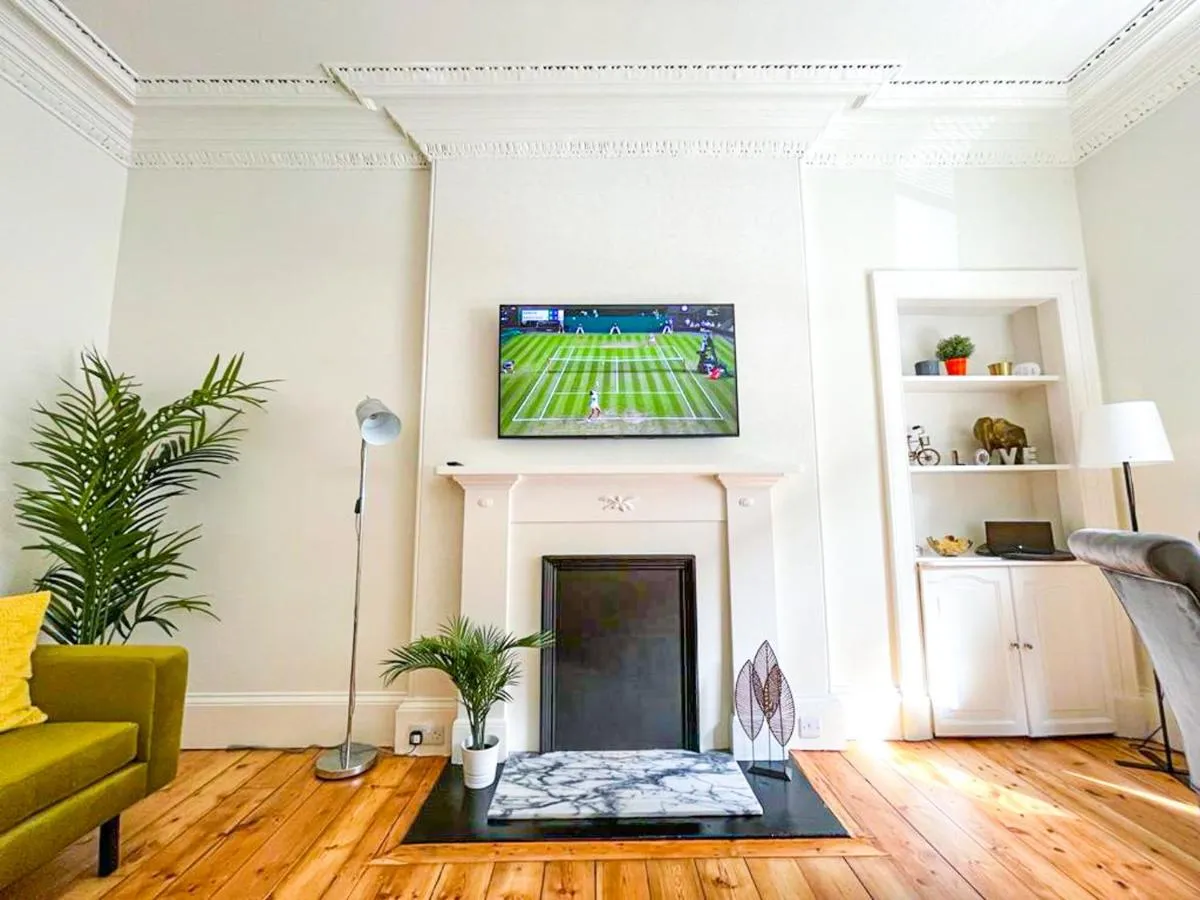 Image 6 of Desirable 2 Bed Apt Near Edinburgh Castle